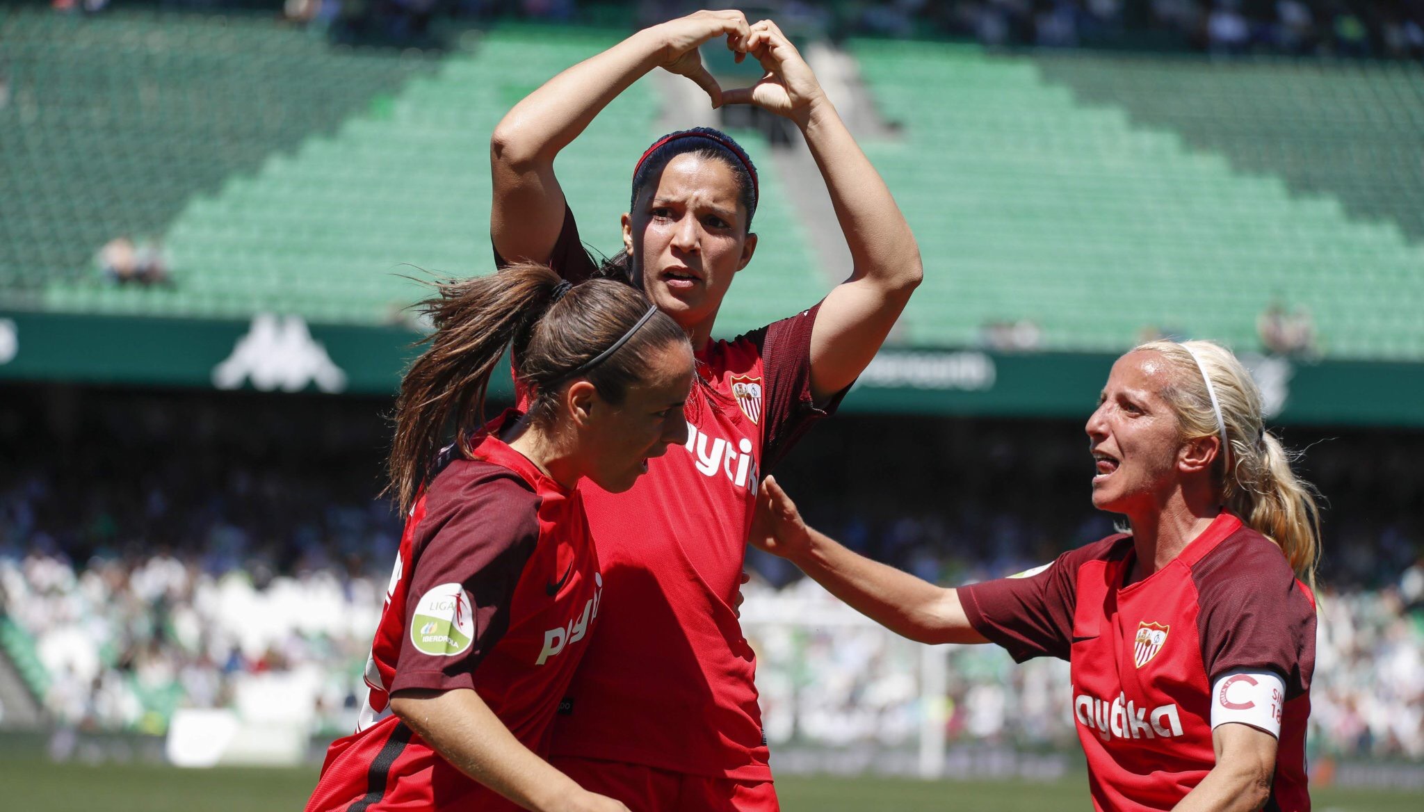 Karen Araya se lució con un gol olímpico en la Primera División Femenina de España | Fútbol Chileno